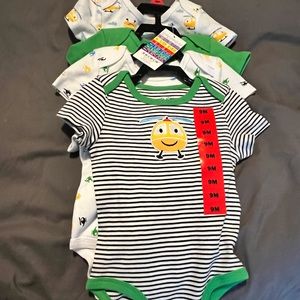 Set of 4 diaper shirts helicopter